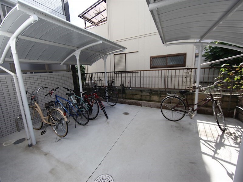 物件内観写真30　(屋根付き駐輪場)