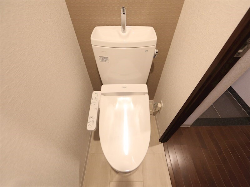 物件内観写真5　(温水洗浄暖房便座付トイレ)