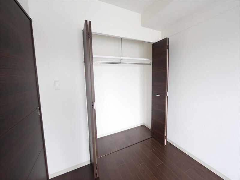 物件内観写真6　(クローゼット（収納充実してます）)