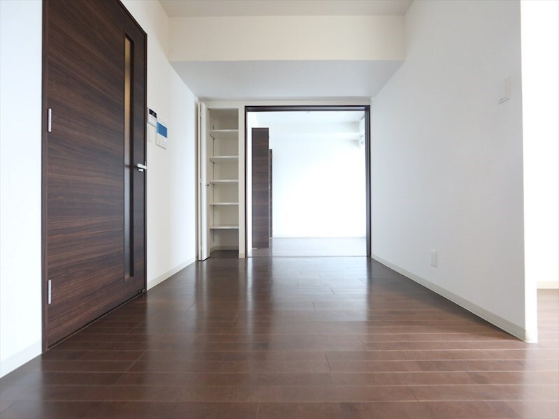 物件内観写真14　(ＬＤＫ8.3帖　洋室5.4帖　つなげても仕切っても使えます)