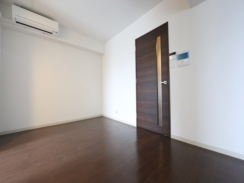 物件内観写真26　(ＬＤＫ8.3帖　システムキッチン　エアコン付　バルコニー)