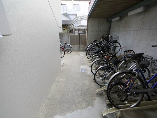 その他共有部分(屋根付き駐輪場有り)