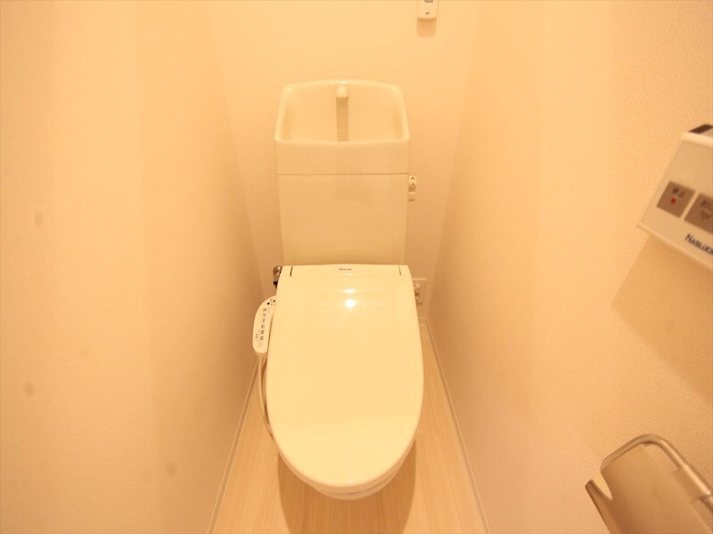 物件内観写真5　(温水洗浄暖房便座付トイレ)