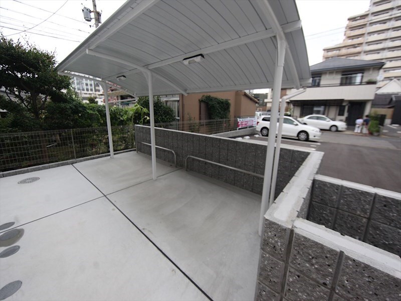 物件内観写真25　(屋根付き駐輪場)