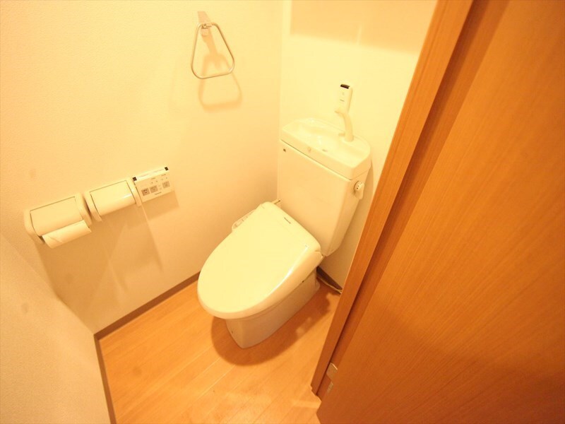 物件内観写真5　(温水洗浄暖房便座付トイレ)