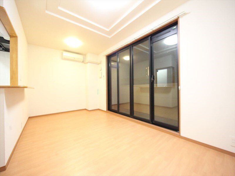 物件内観写真10　(ＬＤＫ11.7帖　カウンターキッチン　エアコン付　バルコニー)