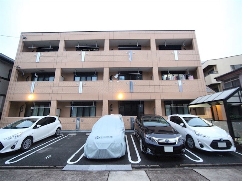 物件内観写真32　(外観　敷地内平面駐車場)