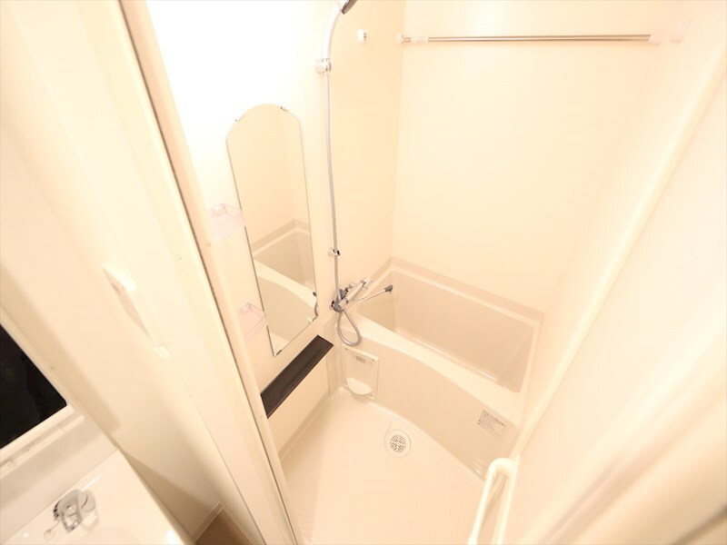 物件内観写真4　(バスルーム　浴室暖房乾燥機付き)