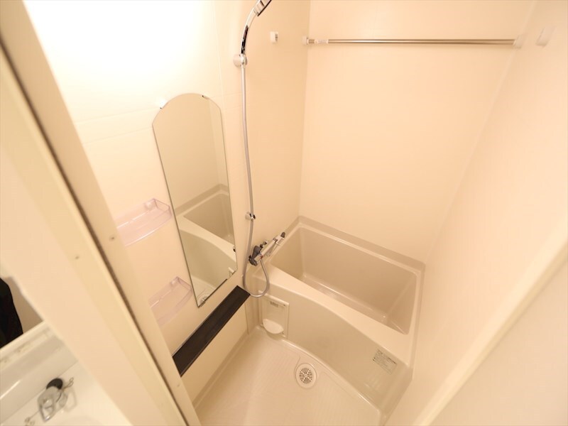 物件内観写真4　(バスルーム　浴室暖房乾燥機付き)