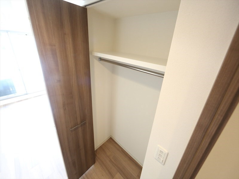 物件内観写真6　(クローゼット（収納充実してます）)