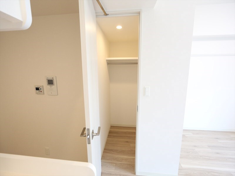 物件内観写真6　(ウォークインクローゼット（収納充実してます）)