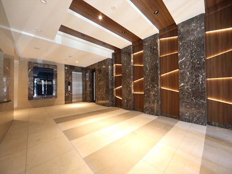 物件内観写真13　(エントランス　オートロック　宅配ＢＯＸ　防犯カメラ)