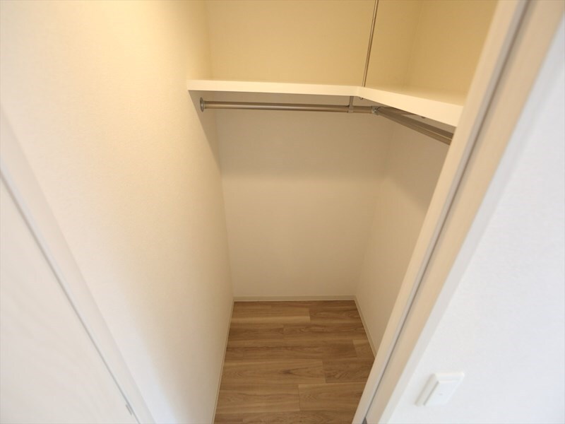 物件内観写真23　(ウォークインクローゼット（収納充実してます）)