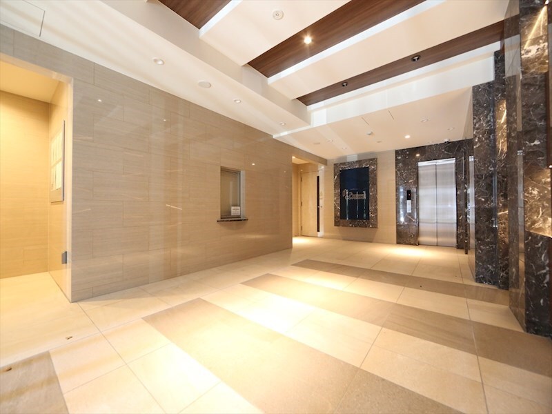 物件内観写真32　(エントランス　オートロック　宅配ＢＯＸ　防犯カメラ)