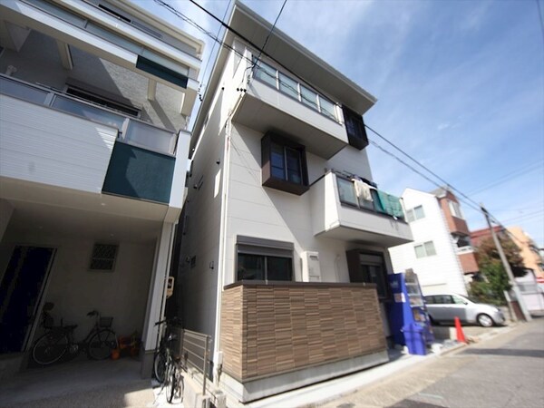 外観(外観　オートロック付　デザイナーズ　1フロア2部屋)