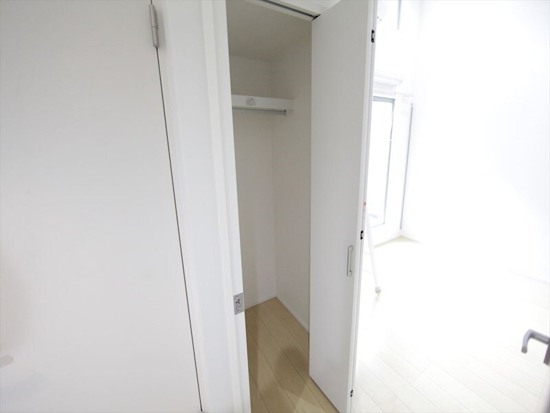 物件内観写真8　(クローゼット（収納充実してます）)