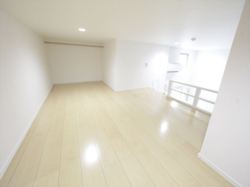 物件内観写真9　(ロフト5.9帖（収納としても寝室としても使えます）)