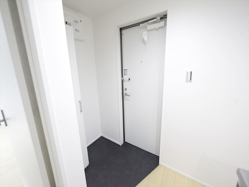 物件内観写真22　(玄関　シューズボックス付（収納充実してます）)