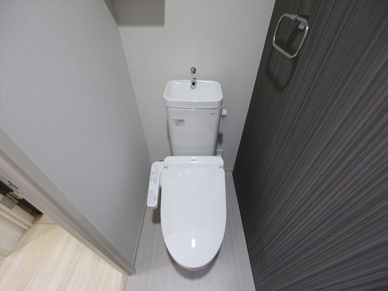 物件内観写真5　(温水洗浄暖房便座付トイレ)