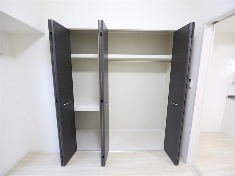 物件内観写真6　(クローゼット（収納充実してます）)