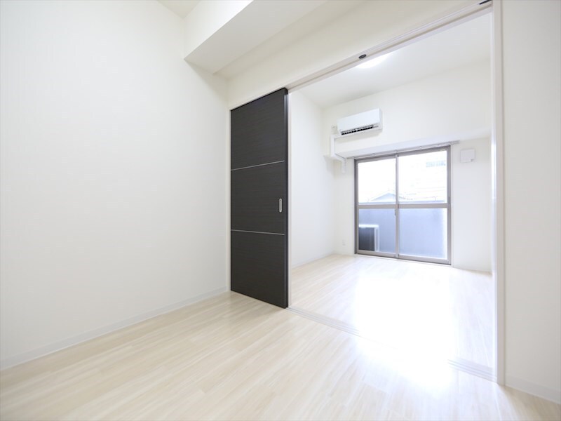 物件内観写真15　(洋室5.5帖　ＤＫ6帖　つなげても仕切っても使えます)