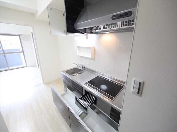 キッチン(システムキッチン（ＩＨ3口コンログリル付）)