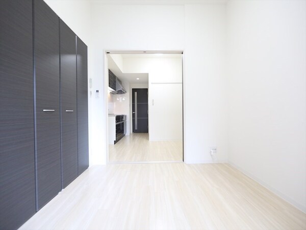 リビング(洋室5.5帖　ＤＫ6帖　つなげても仕切っても使えます)