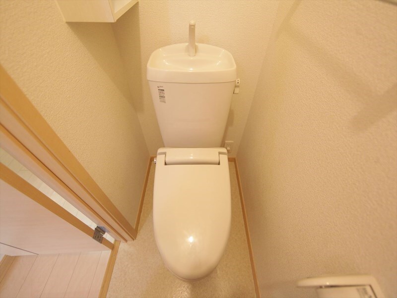 物件内観写真5　(暖房便座付トイレ)