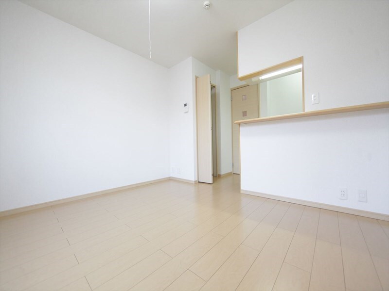 物件内観写真14　(ＬＤＫ10帖　カウンターキッチン　収納付き　南面バルコニー)