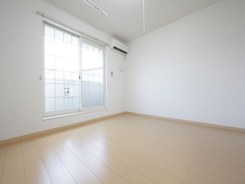 物件内観写真25　(ＬＤＫ10帖　エアコン完備　南面バルコニー)