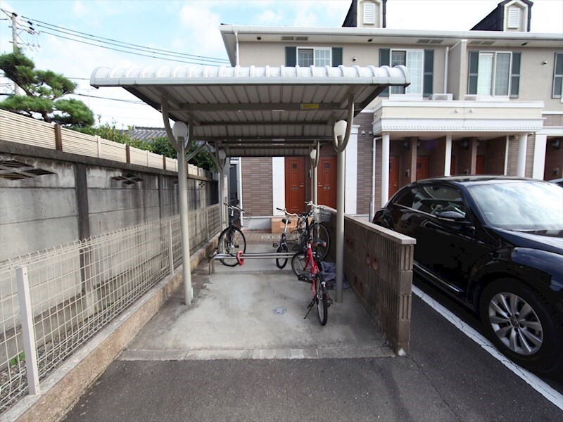 物件内観写真32　(屋根付き駐輪場)