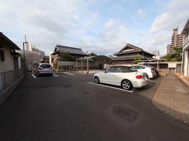 物件内観写真33　(敷地内平面駐車場)