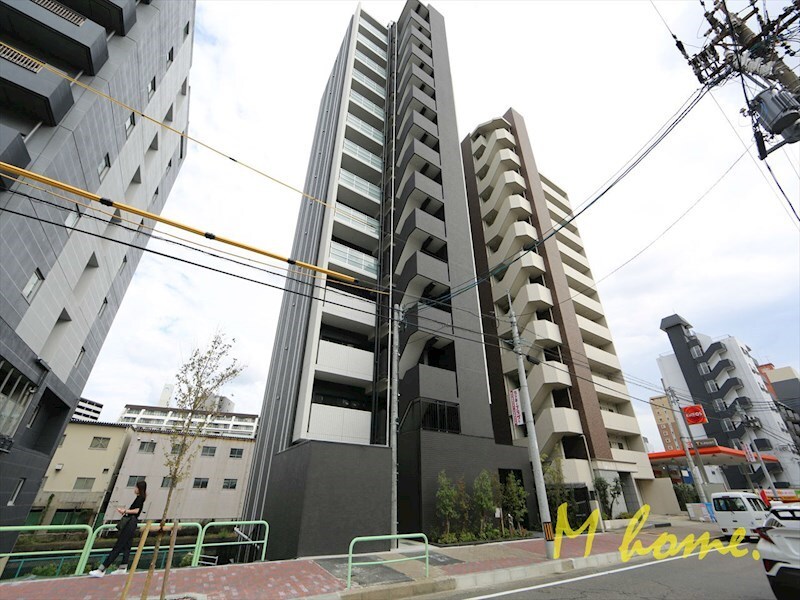 物件外観写真1　(外観　オートロック　宅配ＢＯＸ　防犯カメラ)