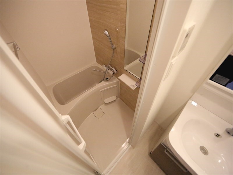 物件内観写真4　(バスルーム　浴室暖房乾燥機付き)