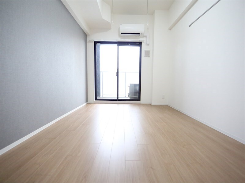 物件内観写真10　(洋室7.6帖　エアコン完備　バルコニー)