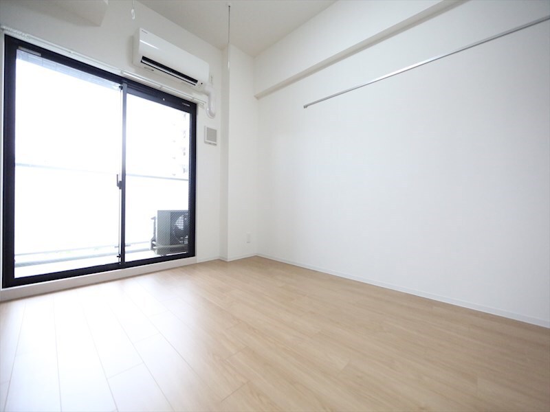 物件内観写真15　(洋室7.6帖　エアコン完備　バルコニー)