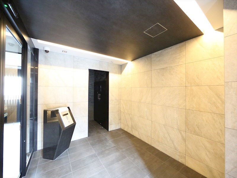 物件内観写真27　(エントランス　オートロック　宅配ＢＯＸ　防犯カメラ)