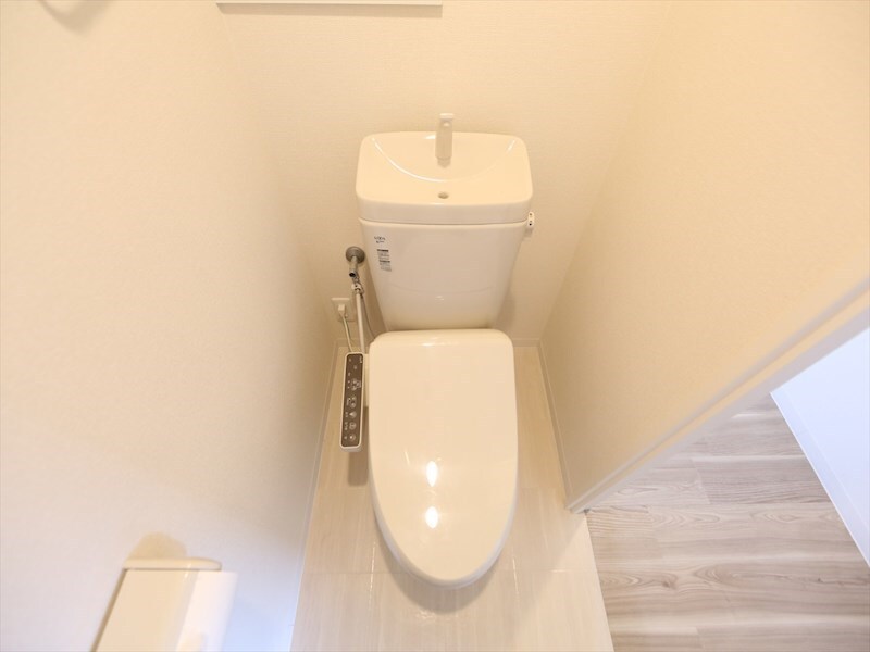 物件内観写真5　(温水洗浄暖房便座付トイレ)