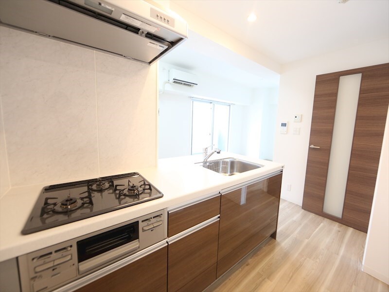 物件内観写真17　(システムキッチン（ガス3口コンログリル付）カウンターキッチン)