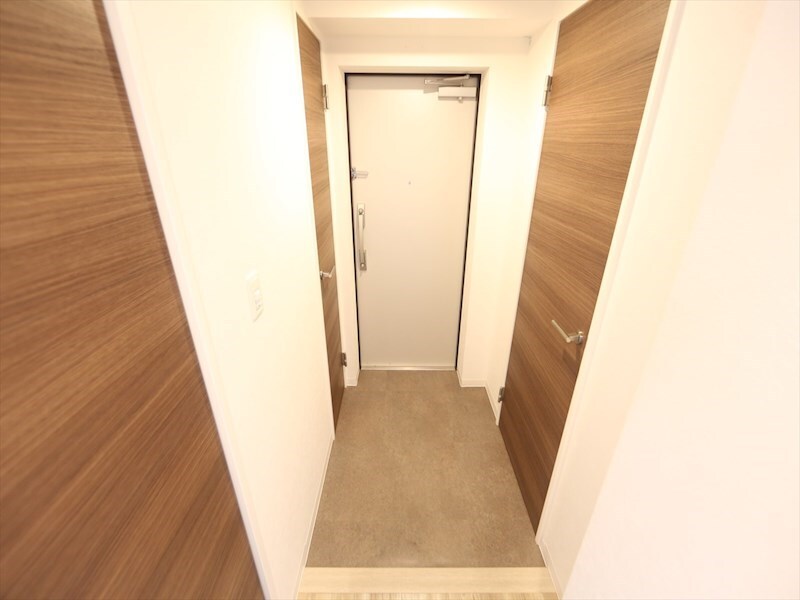 物件内観写真28　(玄関　シューズインクローク付（収納充実してます）)