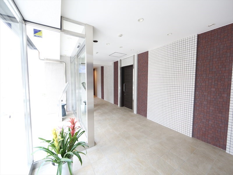 物件内観写真35　(エントランス　オートロック　宅配ＢＯＸ　防犯カメラ)