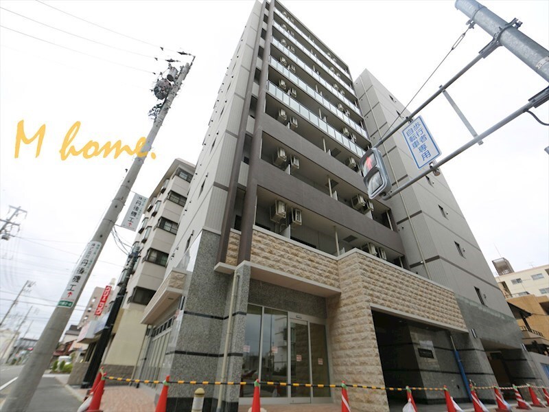 物件外観写真1　(外観　オートロック　宅配ＢＯＸ　防犯カメラ付)