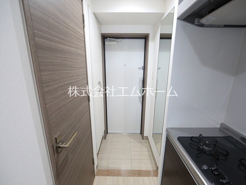 物件内観写真8　(玄関　姿見鏡付き　シューズボックス付（収納充実してます）)