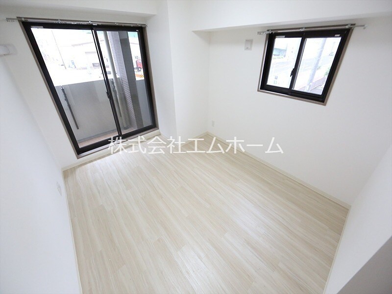 物件内観写真10　(洋室7.9帖　エアコン完備　バルコニー)