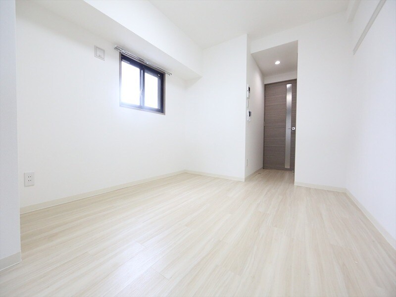 物件内観写真14　(洋室7.9帖　2面採光　クローゼット付（収納充実してます）)