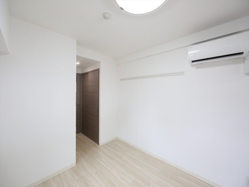 物件内観写真15　(洋室7.9帖　クローゼット付（収納充実してます）)