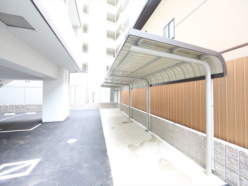 物件内観写真28　(屋根付き駐輪場)