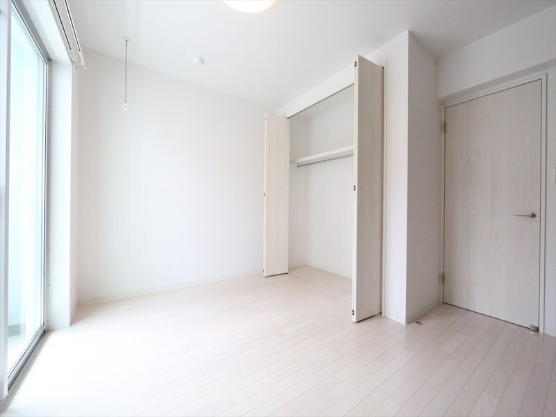 物件内観写真2　(洋室7.2帖　クローゼット付（収納充実してます）)