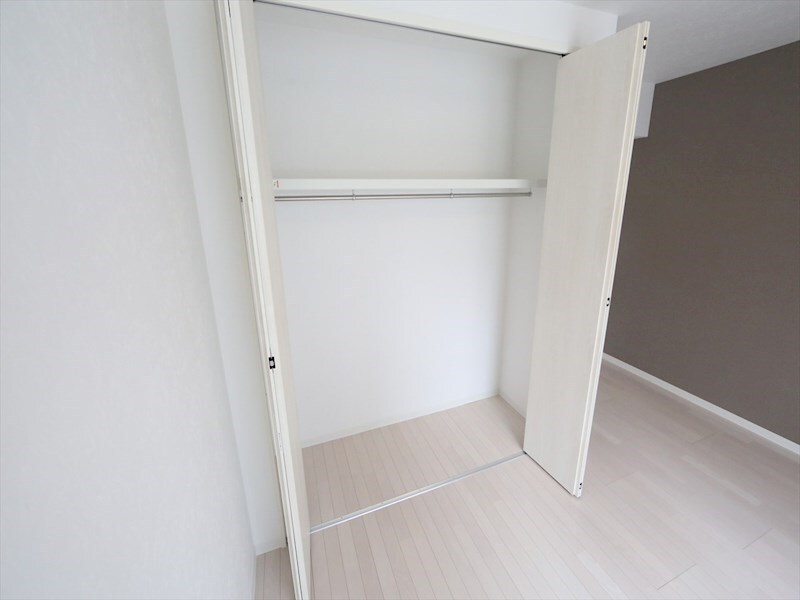 物件内観写真6　(クローゼット（収納充実してます）)
