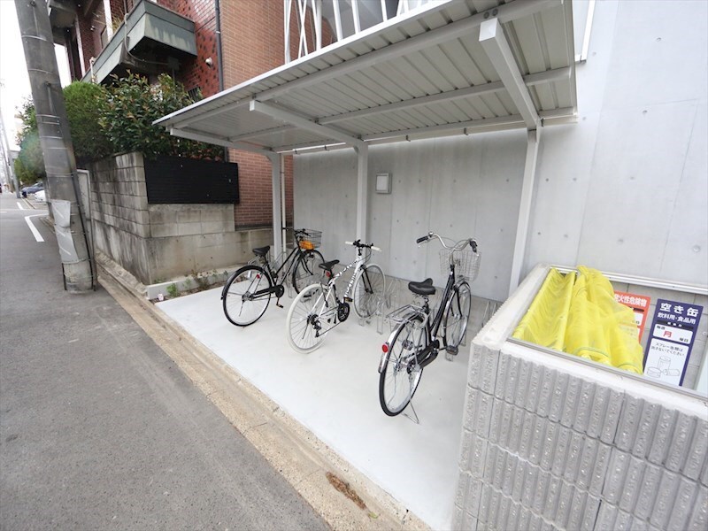 物件内観写真27　(屋根付き駐輪場)